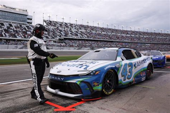 Are NASCAR tires tubeless?