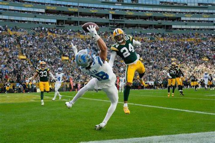 Can anyone catch the ball in football?