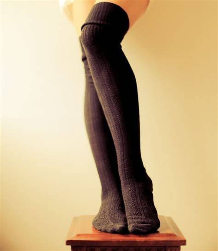 Can diabetics wear black socks?