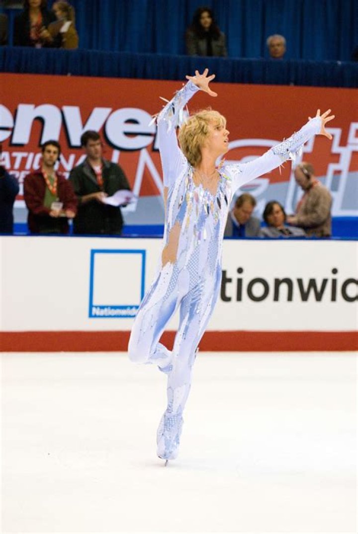 Can Jon Heder ice skate?