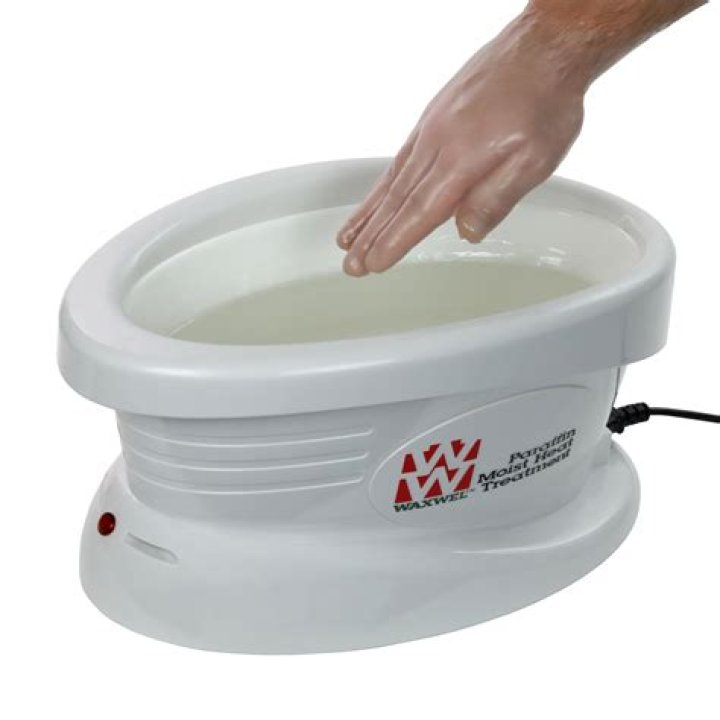 Can paraffin wax be used on skis?