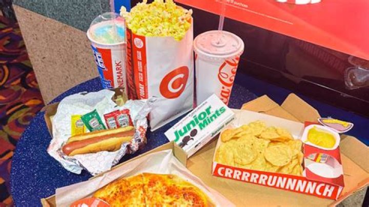 Can you bring snacks into Magic Mountain?