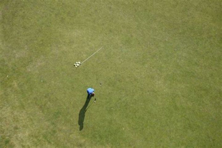 Can you chip on the green in golf?