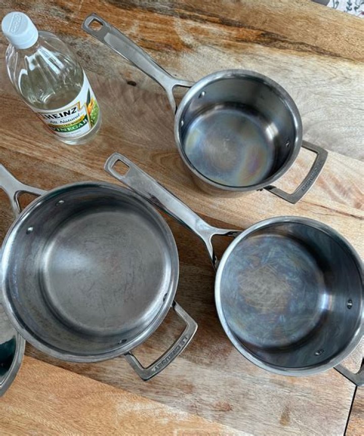 Can you clean stainless steel with vinegar and water?