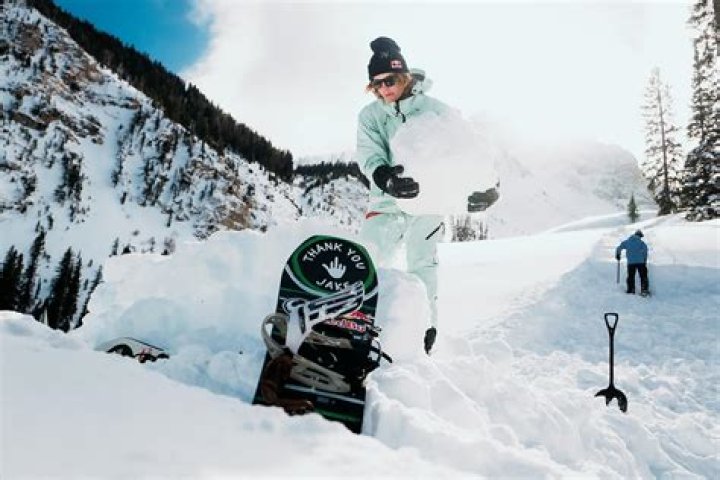 Can you leave wax on snowboard overnight?