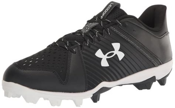Can you wear baseball cleats for softball?
