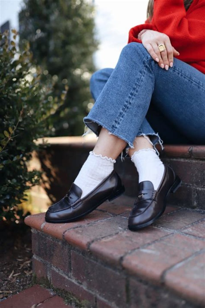 Can you wear thick socks with dress shoes?