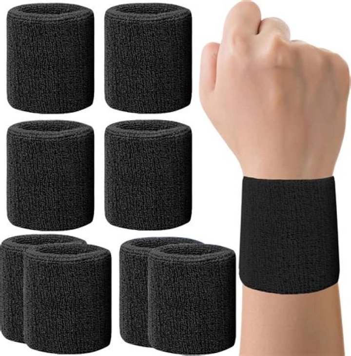 Can you wear wristbands in rugby?