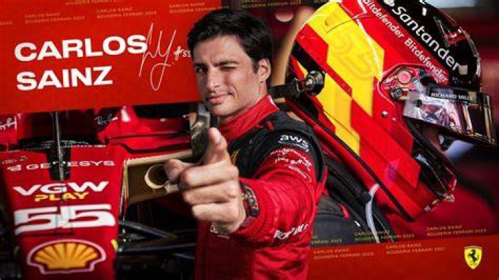 Did Carlos Sainz signs with Ferrari?