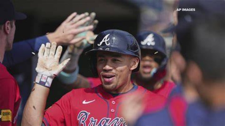 Did the Braves resign Pederson?