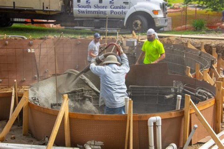 Do gunite pools crack?