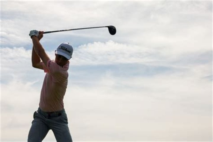 Do people with long arms need shorter golf clubs?