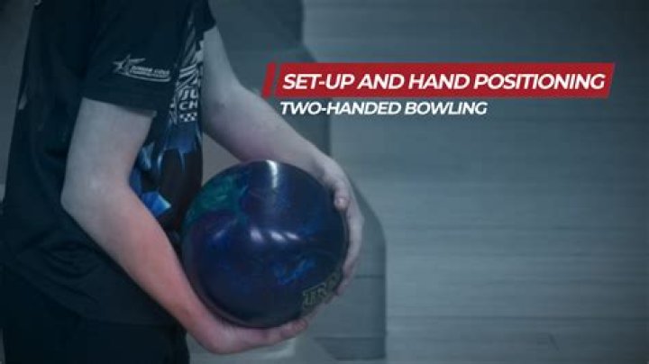 Do two handed bowlers have a thumb hole?