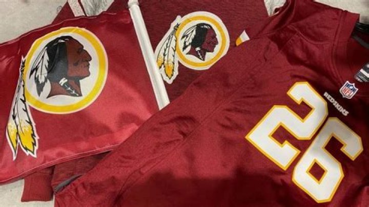Do Washington fans still wear Redskins gear?
