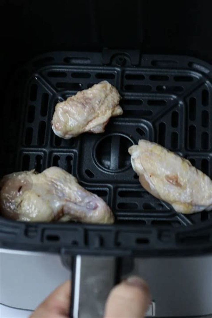 Do wings have to be thawed before air frying?