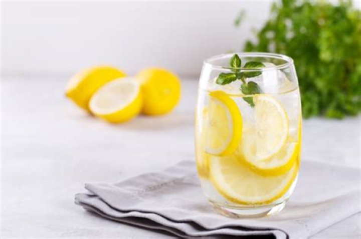 Do you put sugar in lemon water?