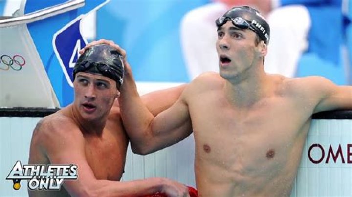 Does Allison Schmidt live with Michael Phelps?
