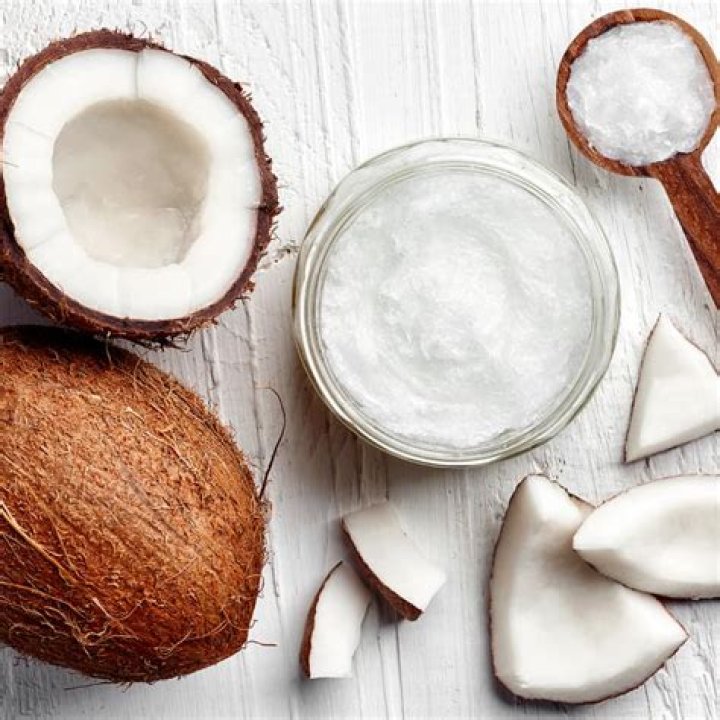 Does coconut oil reduce melanin?