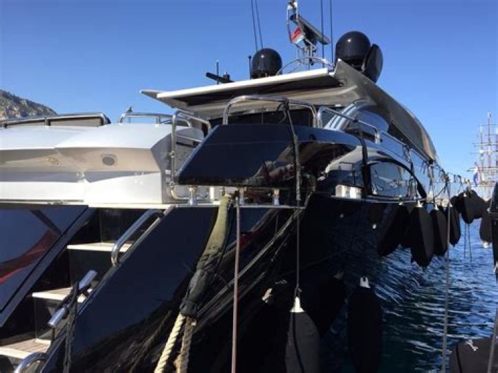 Does Kimi Raikkonen own a yacht?