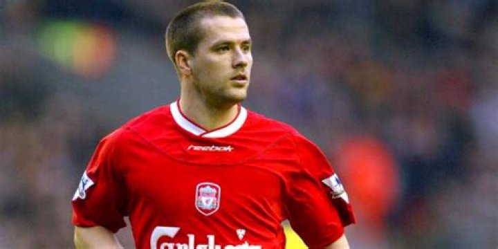 Does Michael Owen live in Mold?