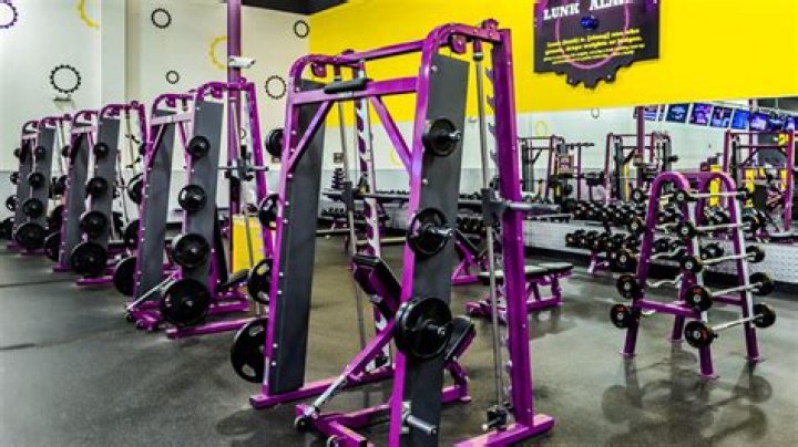 Does Planet Fitness have free weight barbells?