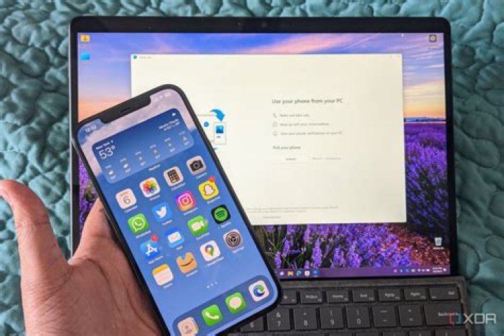 Does SkyTrak work with iPhone?