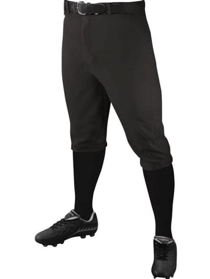 How are baseball knickers worn?