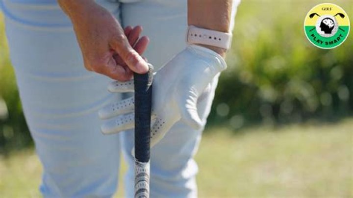 How are golf gloves supposed to fit?