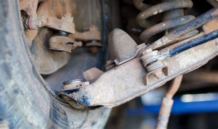 How do I know if my rear derailleur is worn out?