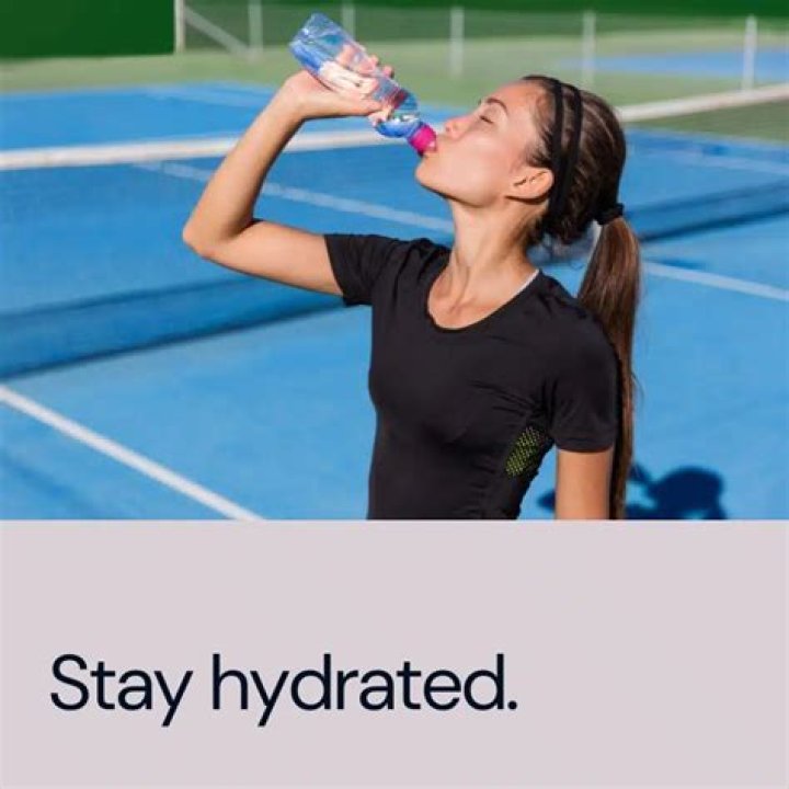 How do tennis players stay hydrated?