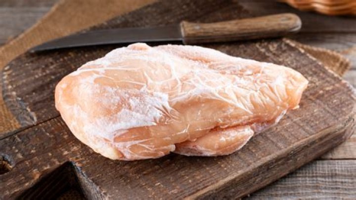 How do you tell if frozen chicken is freezer burned?