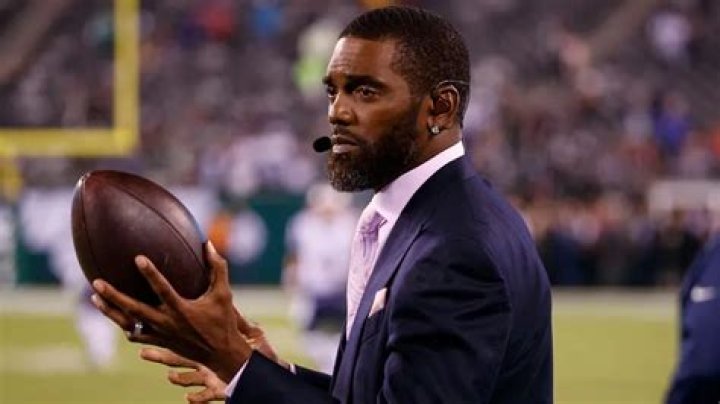 How many yards did Randy Moss have his rookie season?