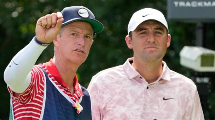 How much does Spieth's caddie make?