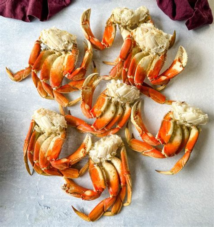 How much meat is in a 2 lb Dungeness crab?