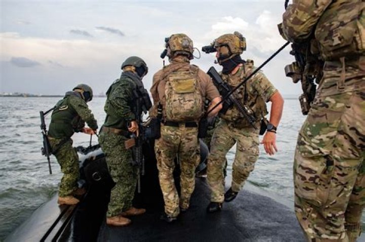 How tall is the average Navy SEAL?