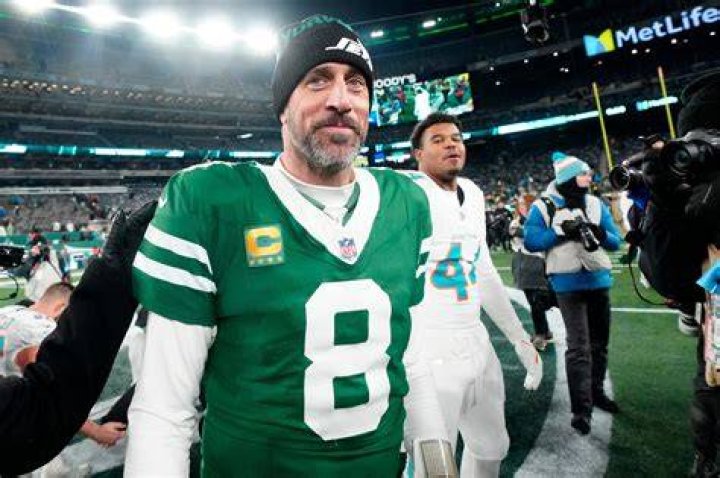 Is Aaron Rodgers retiring 2022?