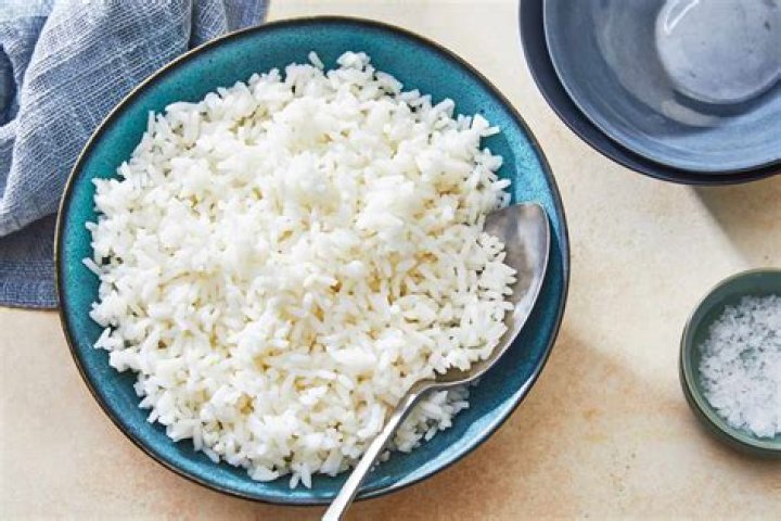 Is cooked rice a hazardous food?