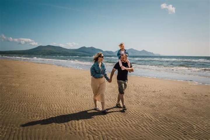 Is Dinas Dinlle Beach Sandy?