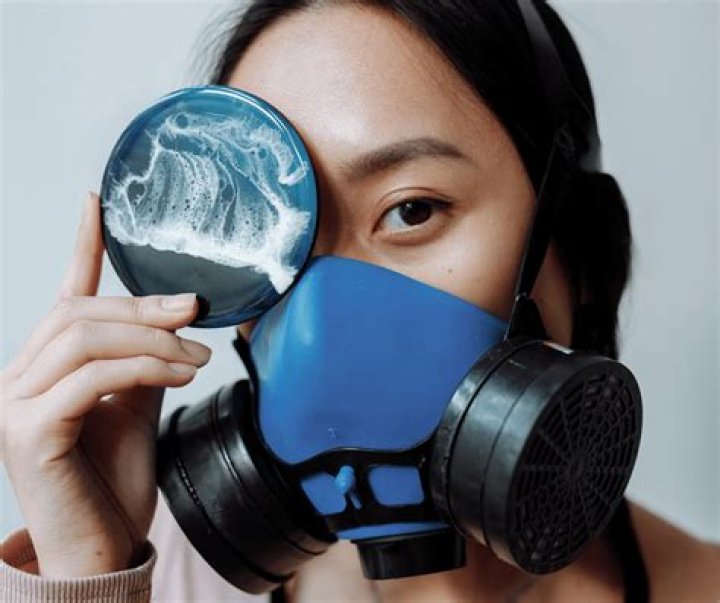 Is ice resin toxic?