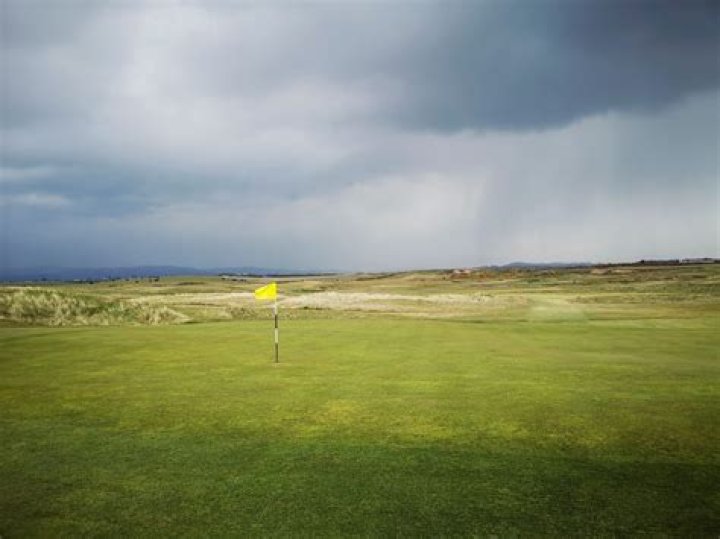Is it harder to golf in the rain?