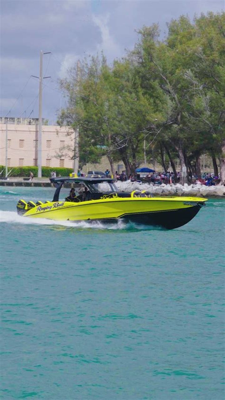 Is it OK to run boat at full throttle?