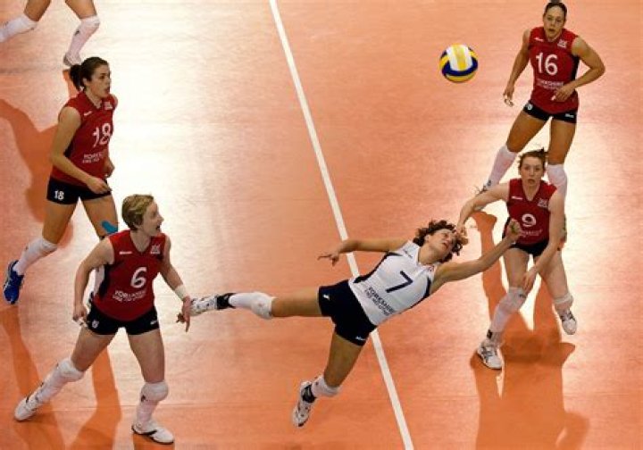 Is libero allowed to spike?