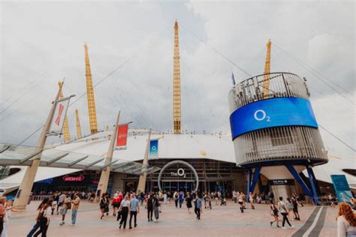 Is Manchester Arena bigger than O2?