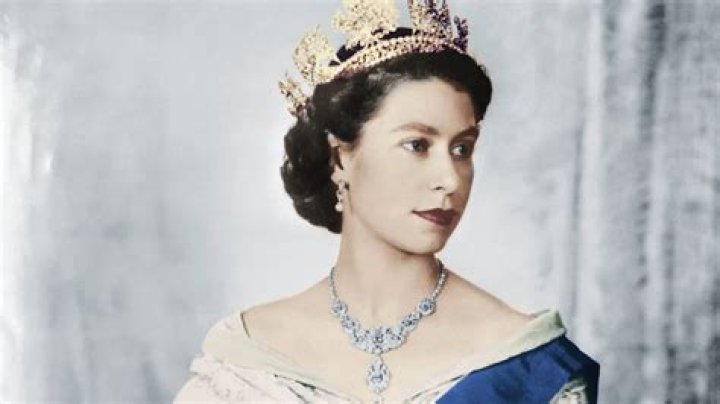 Is Queen Elizabeth a trillionaire?