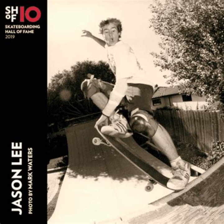 Was Jason Lee a pro skateboarder?