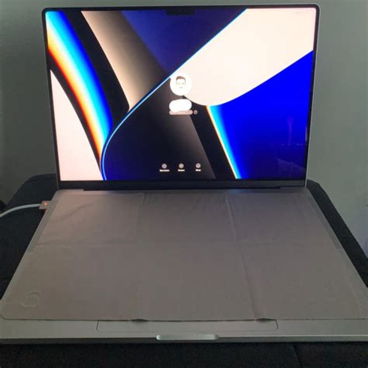 What can I use instead of ski goggles?