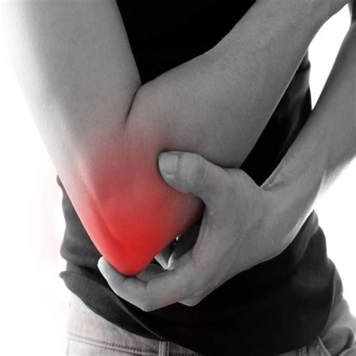 What does a UCL sprain feel like?