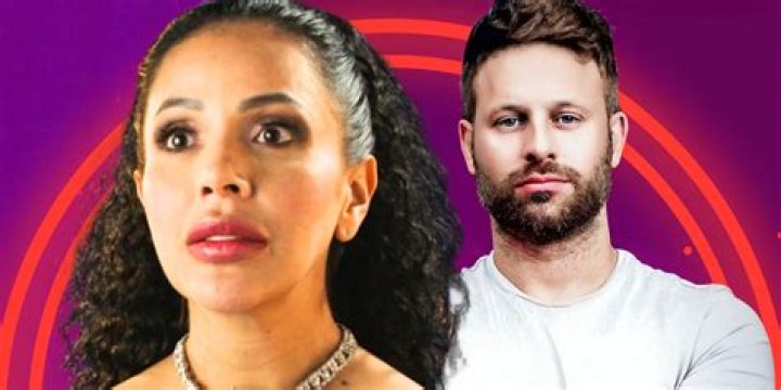 What does Jess Wright fiance do for a living?