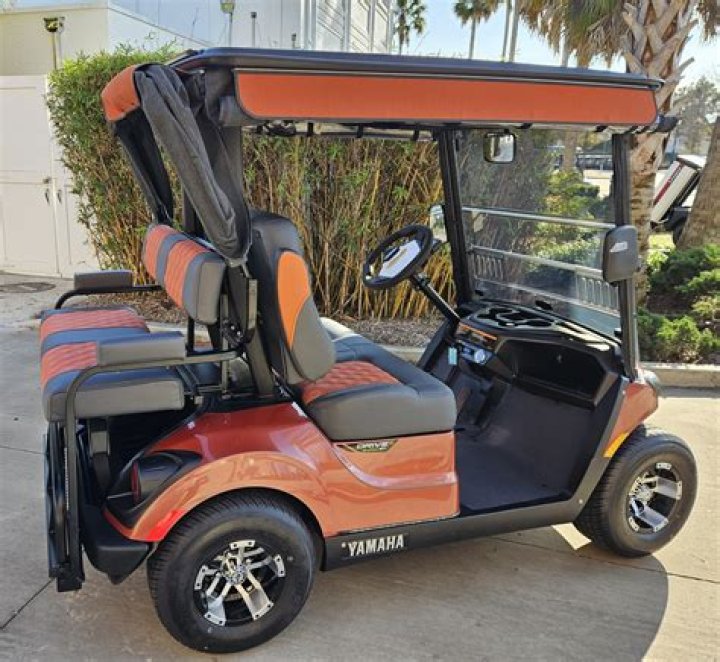 What does the tow run switch do on a golf cart?
