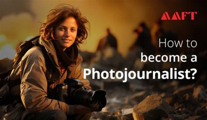What education is required to be a freelance journalist?